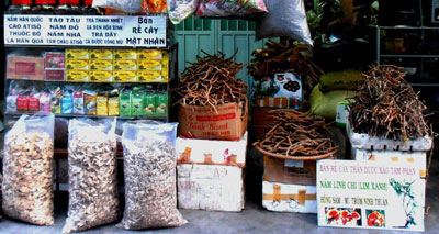 “Thần dược” bán tràn lan vỉa hè