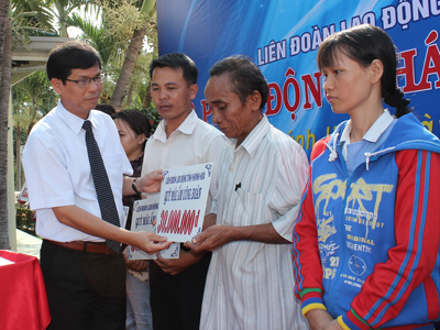 Phát động Tháng công nhân năm 2013