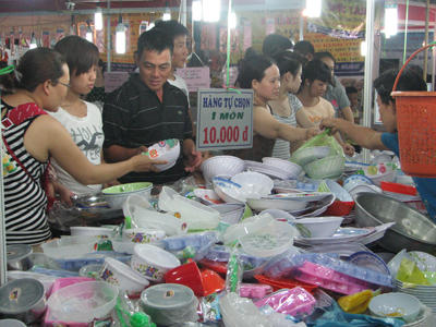 Vắng thương hiệu, thừa hàng “chợ”