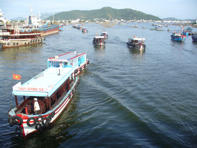 Lắp két chứa chất thải trên tàu du lịch ở vịnh Nha Trang: Việc làm cần thiết