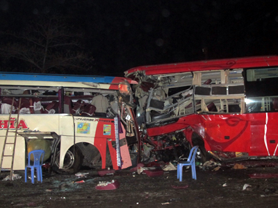 Cả hai xe ô tô khách đều chạy quá tốc độ