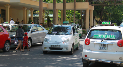 Cần quản lý hoạt động taxi trong bệnh viện