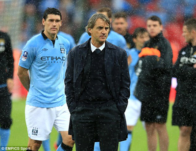 Vinh quang ngắn chẳng tày gang