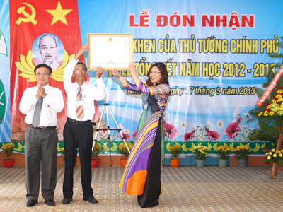 Đón nhận bằng khen của Thủ tướng Chính phủ