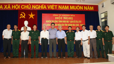 Nghiệm thu công trình khoa học “Lịch sử công tác Đảng, công tác chính trị lực lượng vũ trang nhân dân tỉnh Khánh Hòa (1945 - 2010)”.