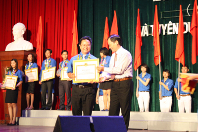 Tuyên dương 44 đảng viên trẻ làm theo lời Bác