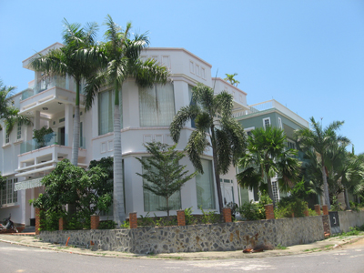 Ở khu biệt thự vẫn… bất an