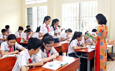 Học sinh Trường THCS Nguyễn Hiền trong giờ học môn tiếng Anh. 