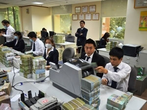 Lãi suất giao dịch liên ngân hàng giảm 3,82 điểm %