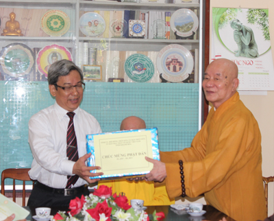 Thăm các cơ sở Phật giáo nhân lễ Phật đản