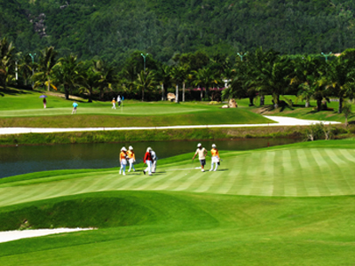 Một góc sân Golf Diamond Bay Nha Trang.