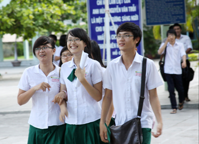  Niềm vui của học sinh sau khi hoàn thành kỳ thi tốt nghiệp Trung học phổ thông năm 2012.