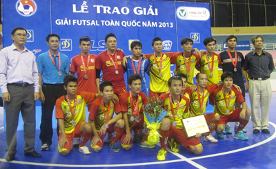  Á quân Sanna Khánh Hòa tại giải Futsal toàn quốc 2013.