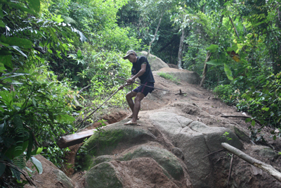 Rừng đầu nguồn Vạn Ninh đang bị xâm hại