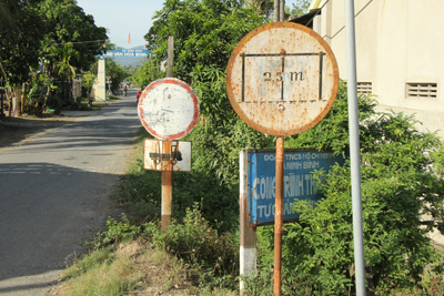 Cần thay cụm biển báo