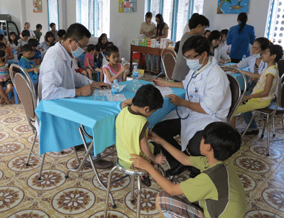 Khám bệnh, cấp thuốc miễn phí tại Trung tâm Bảo trợ Xã hội Khánh Hòa