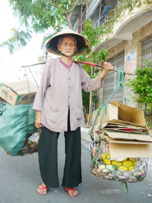 85-year-old woman earns living by scrap iron