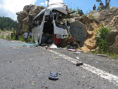 Nhiều đơn vị ở Đà Nẵng thăm, hỗ trợ tiền cho nạn nhân trong vụ tai nạn