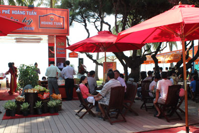 Công ty Cổ phần Cà phê Hoàng Tuấn phục vụ cà phê miễn phí