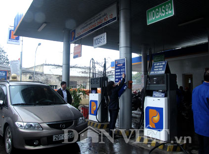 Xăng dầu tăng giá từ 20 giờ tối 14-6