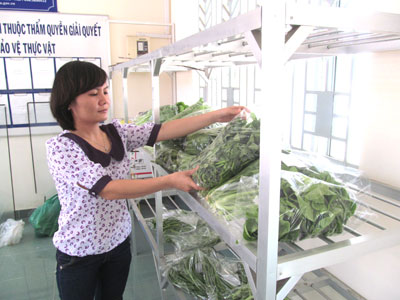 Chuẩn bị mẫu gửi đi phân tích.