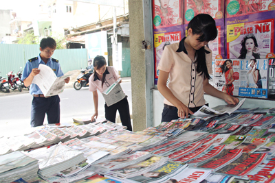 Một sạp báo ở Nha Trang. Ảnh: Thành An