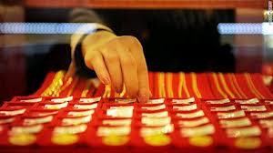 Vàng giảm giá, cẩn trọng khi mua