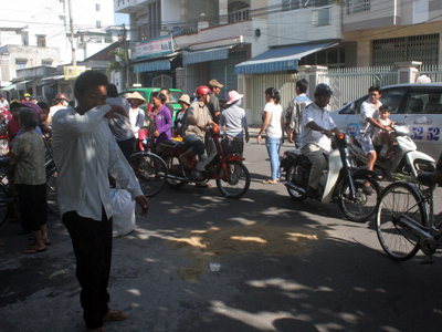 Một thanh niên nhảy lầu tự tử