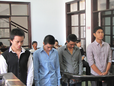 Nhóm trộm cắp máy vi tính lĩnh án