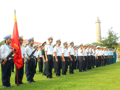 Lễ chào cờ diễn ra trong không khí trang nghiêm và đầy cảm xúc.