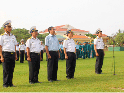 Lời thề dưới lá cờ tổ quốc.