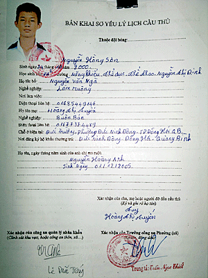 Bản khai lý lịch chứng minh Hồng Sơn sinh năm 2000.