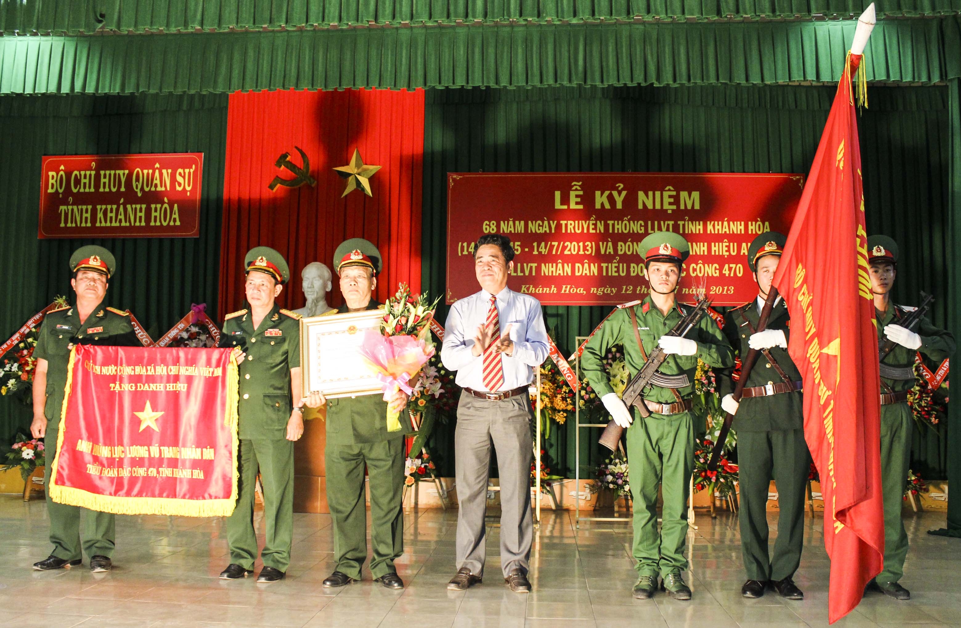 Đón nhận danh hiệu Anh hùng Lực lượng vũ trang nhân dân