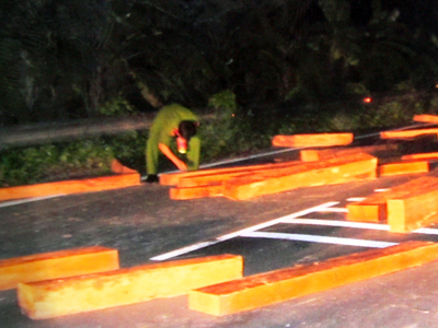 Lâm tặc lại chống người thi hành công vụ