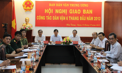 1Ngày 15-7, bà Hà Thị Khiết - Bí thư Trung ương Đảng, Trưởng Ban Dân vận Trung ương chủ trì hội nghị giao ban trực tuyến toàn quốc công tác dân vận 6 tháng đầu năm 2013. 