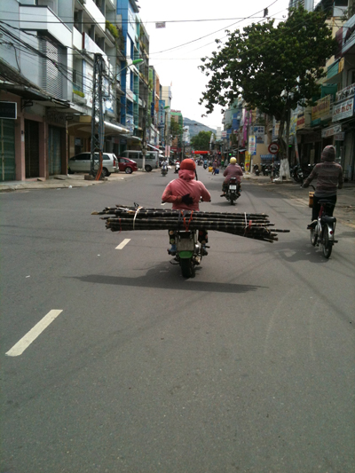 Không nên chở hàng cồng kềnh