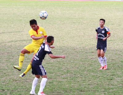 Các cầu thủ Sanna Khánh Hòa  trong trận đấu cuối tại vòng bảng gặp  Thanh Niên Sài Gòn trên sân 19-8 Nha Trang.