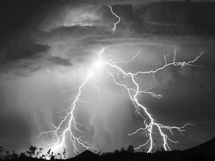Tác hại của sét và cách tránh bị sét đánh