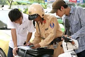 Bỏ xử phạt xe không chính chủ, mũ bảo hiểm rởm