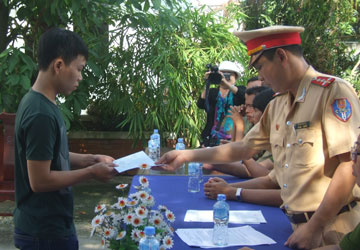 Vi phạm hành chính có thể bị tước giấy phép, thu tang vật