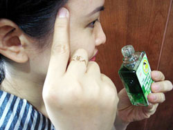 Sử dụng dầu gió sai cách có thể gây nguy hiểm