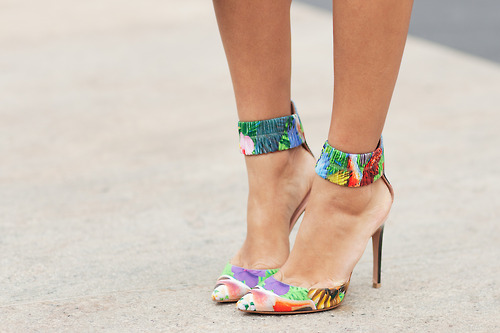 Chọn giày cao gót che khuyết điểm cho đôi chân