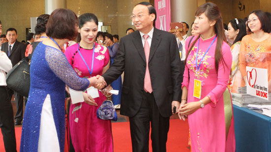 Tổng Bí thư Nguyễn Phú Trọng: "Tránh máy móc, đơn giản, xa người lao động"