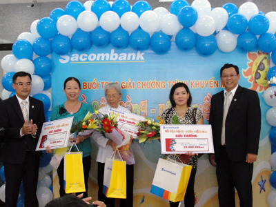 Trao giải cho 14 khách hàng trúng thưởng