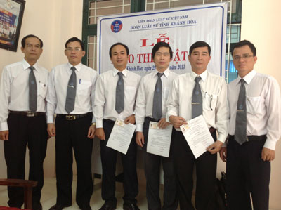 Trao thẻ cho luật sư mới