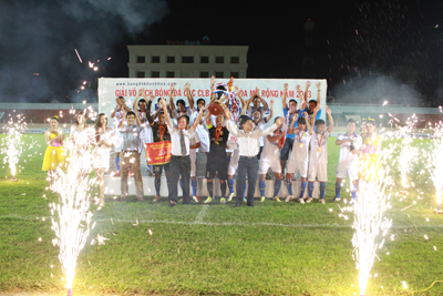 Đội bóng Mai Sơn đoạt chức vô địch tại giải.