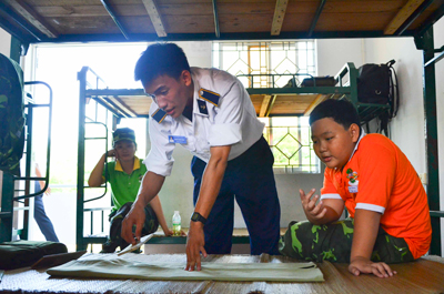 Chúng em làm chiến sĩ Hải quân