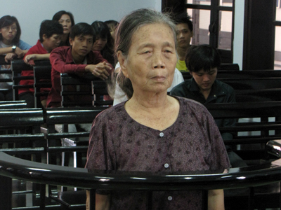 5 năm tù cho bà già bán ma túy trái phép