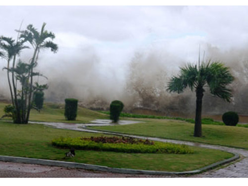 Bão số 6 sẽ đi dọc ven biển các tỉnh Trung Bộ