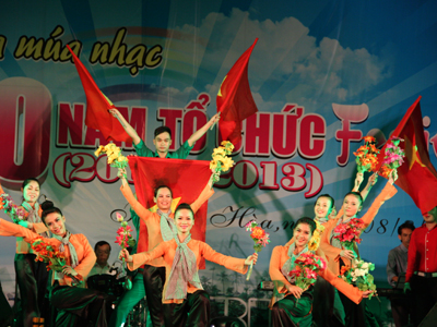 Biểu diễn nghệ thuật chào mừng 10 năm Festival Biển
